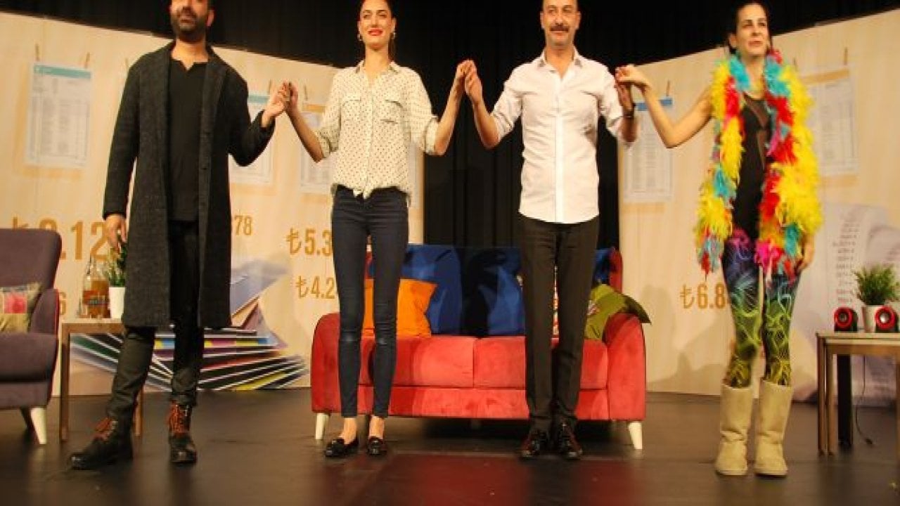 'Yetersiz Bakiye' ayakta alkışlandı