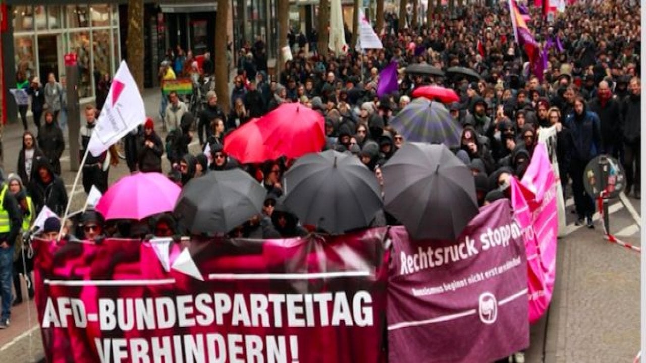 Köln'de on binler ırkçılığa #HAYIR dedi