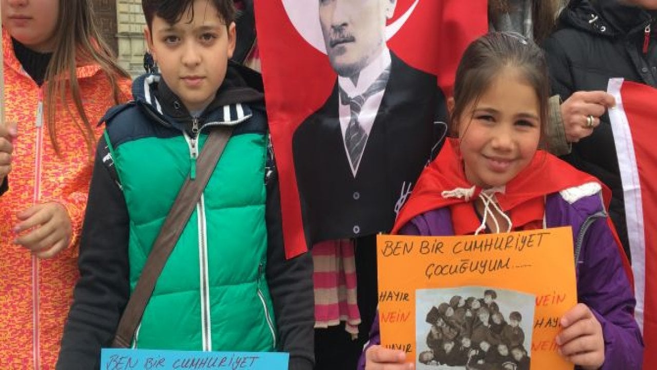 Referandum sonuçları Münih'te protesto edildi
