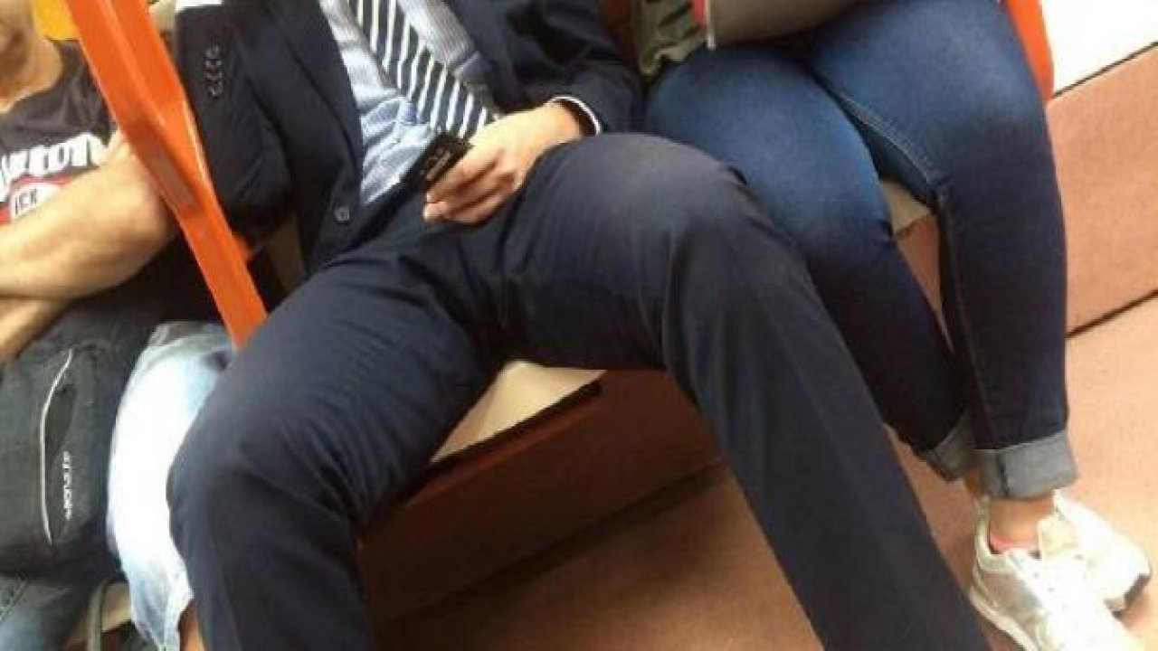 'Yayılarak oturmayı kes' kampanyası