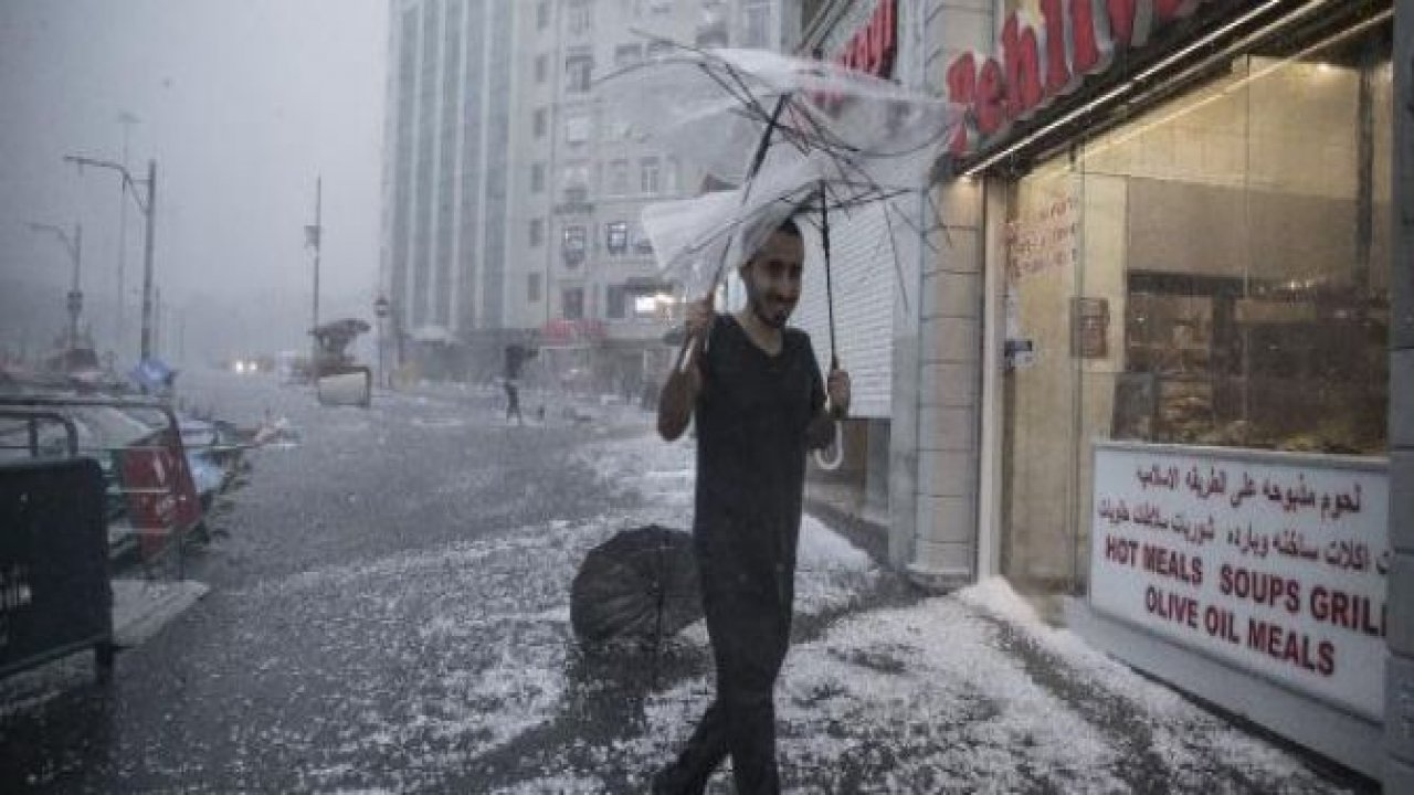 İstanbul'da yağmur hayatı felç etti