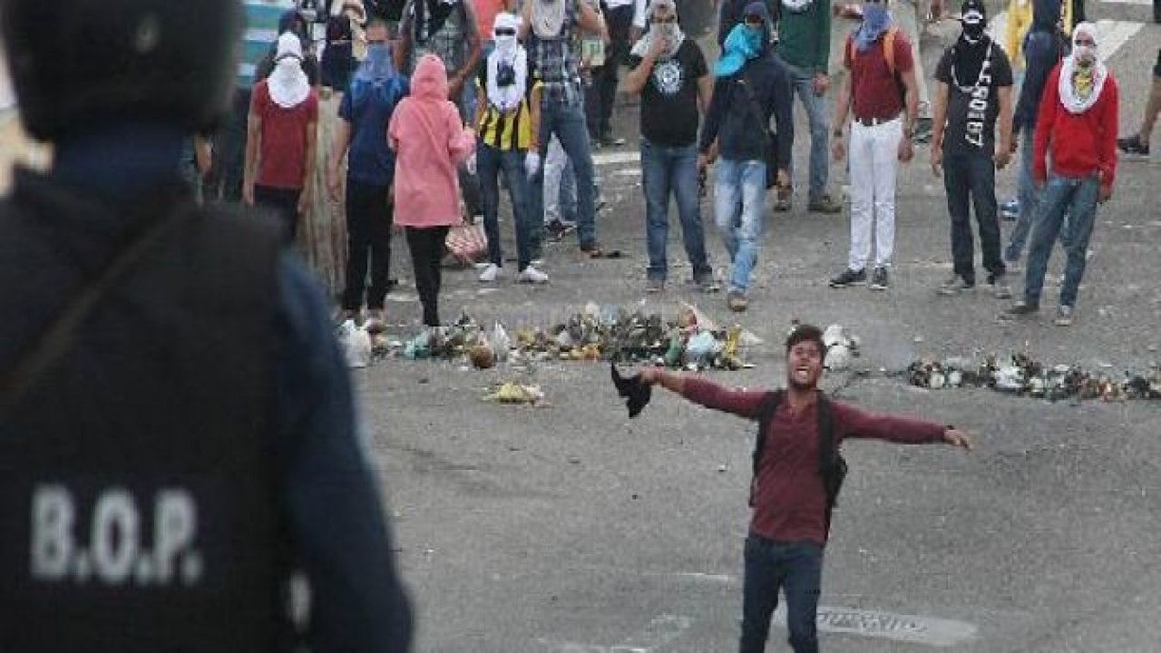 Venezuela'da kanlı seçim: 10 ölü