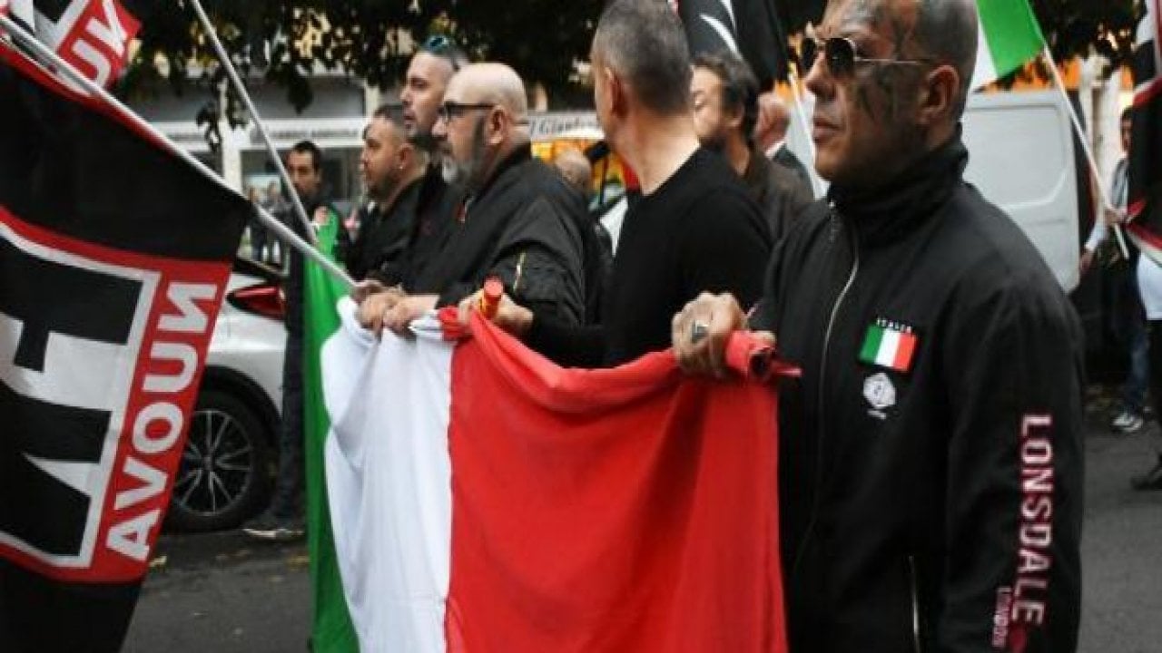 Neo-faşistler, Roma’da yürüdü