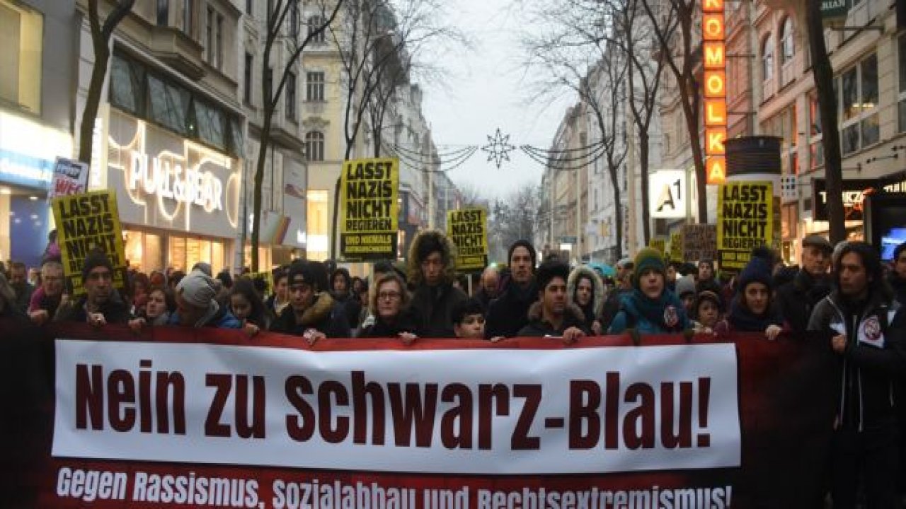 60 bin kişi hükümeti protesto etti