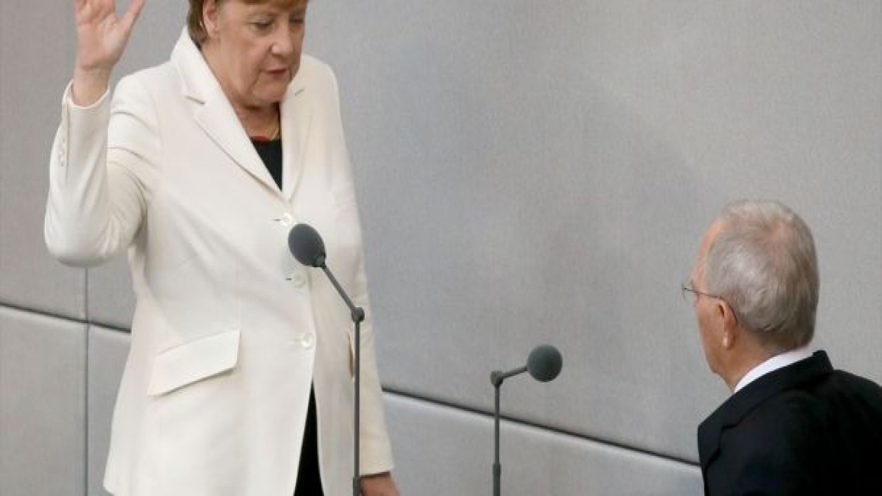Merkel yemin etti