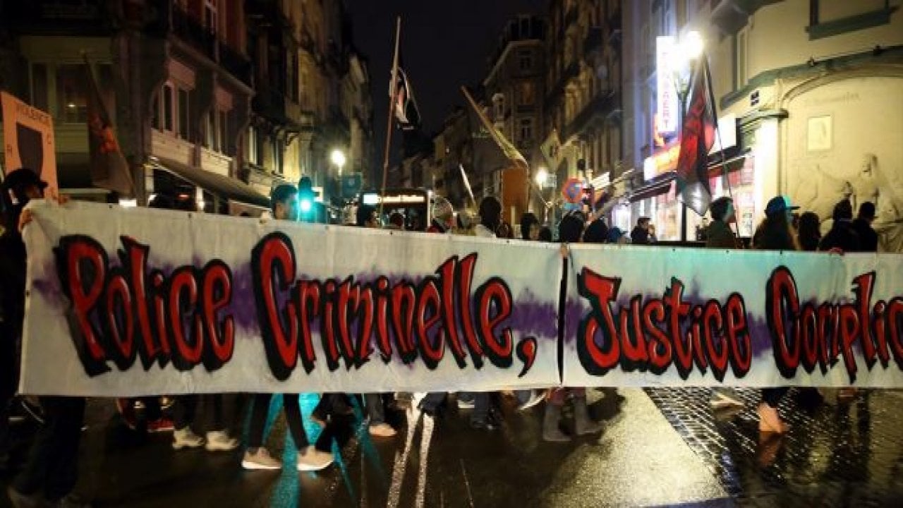 Brüksel'de polis şiddeti protestosu