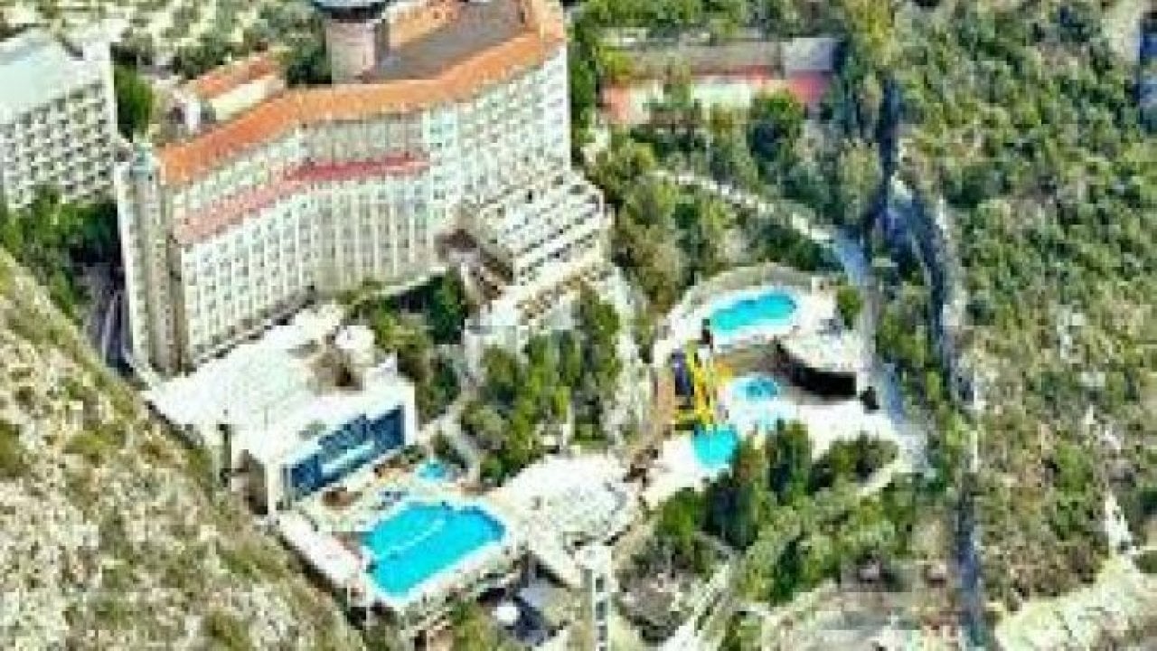 Otele icra geldi, turistler tahliye edildi