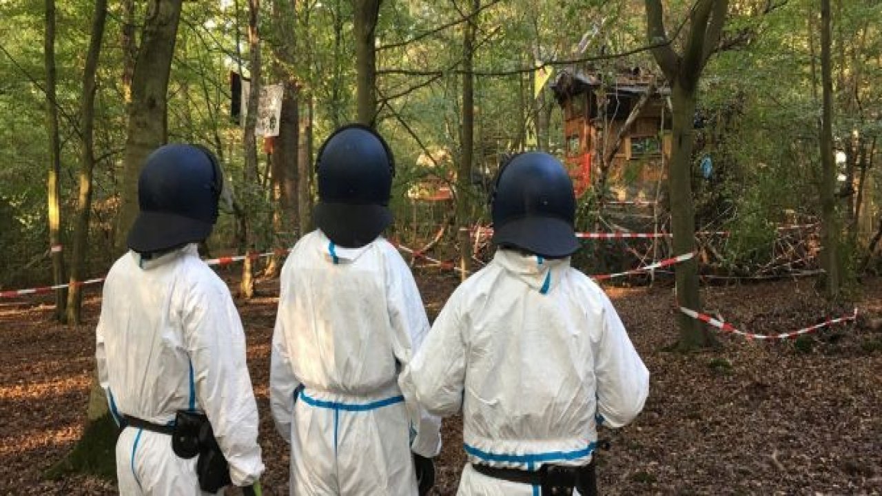 Alman polisinden çevrecilere müdahale