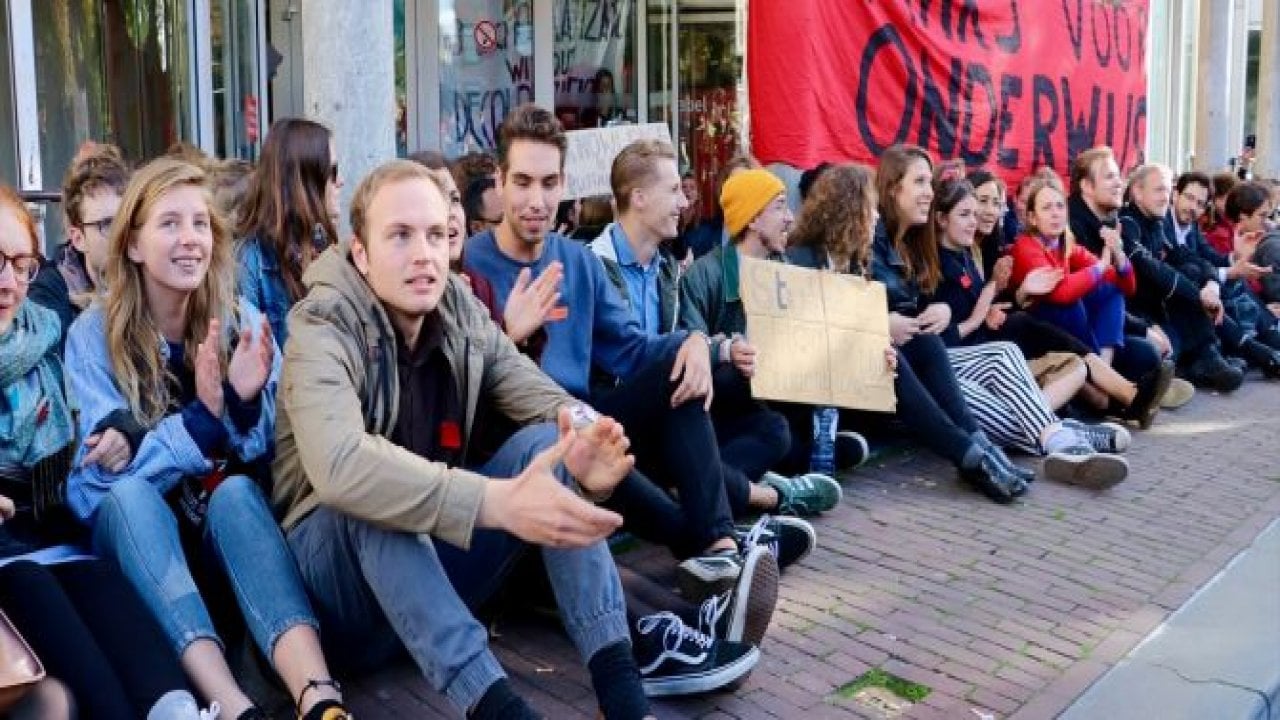 Hollanda’da öğrenciler üniversiteyi işgal etti
