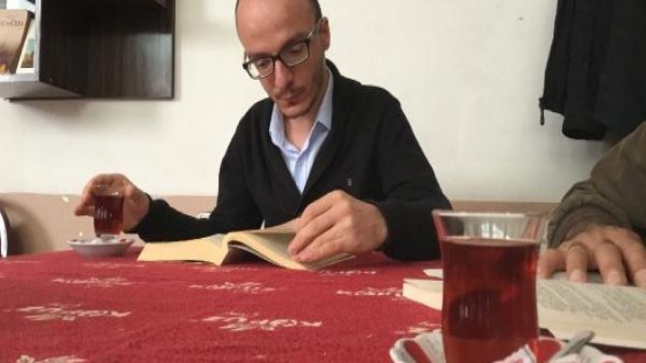 Kitap okuyana çay ve kahve bedava