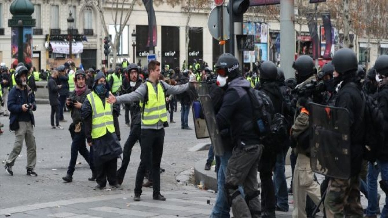Paris'te tansiyon yükseliyor