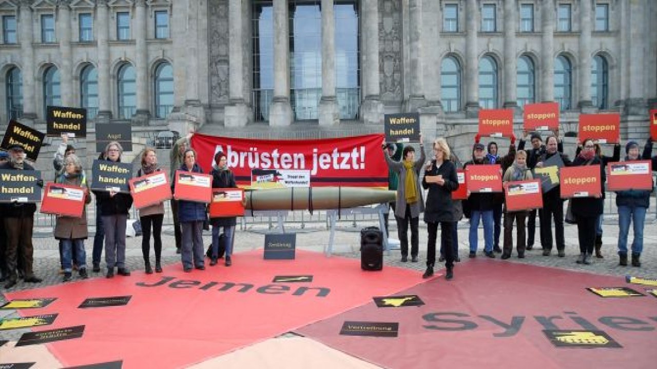Almanya'nın silah ihracat politikası protesto edildi