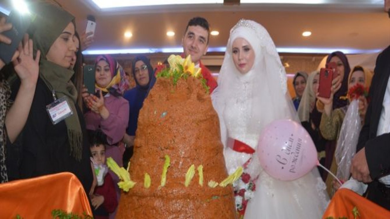 Müslüman olan Alman gelin pasta yerine çiğ köfte kesti