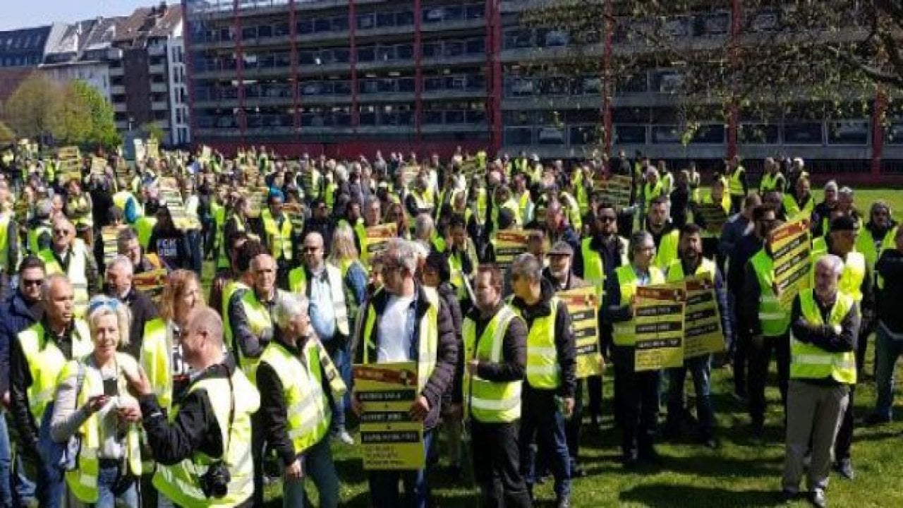 Almanya’da taksicilerden ‘Uber’ protestosu