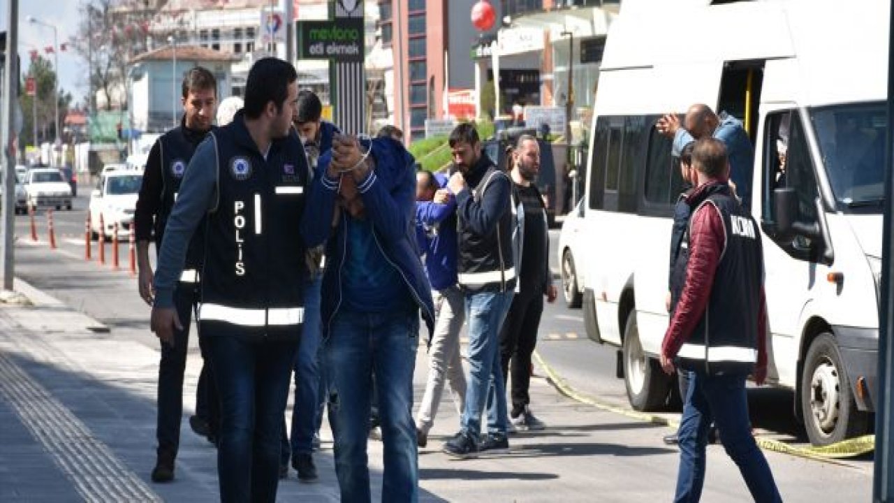 Gurbetçileri dolandıran kamu çalışanları yakalandı