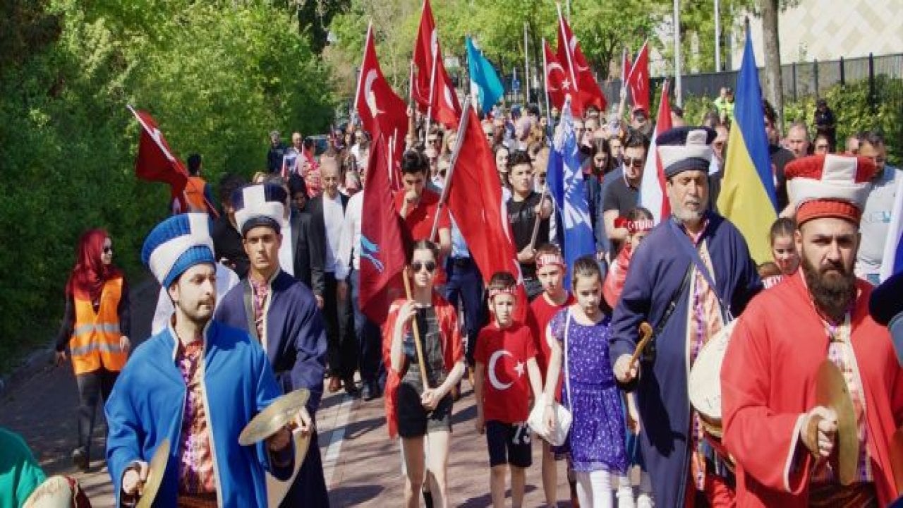 Hollanda’da 10. Türk Günü Yürüyüşü