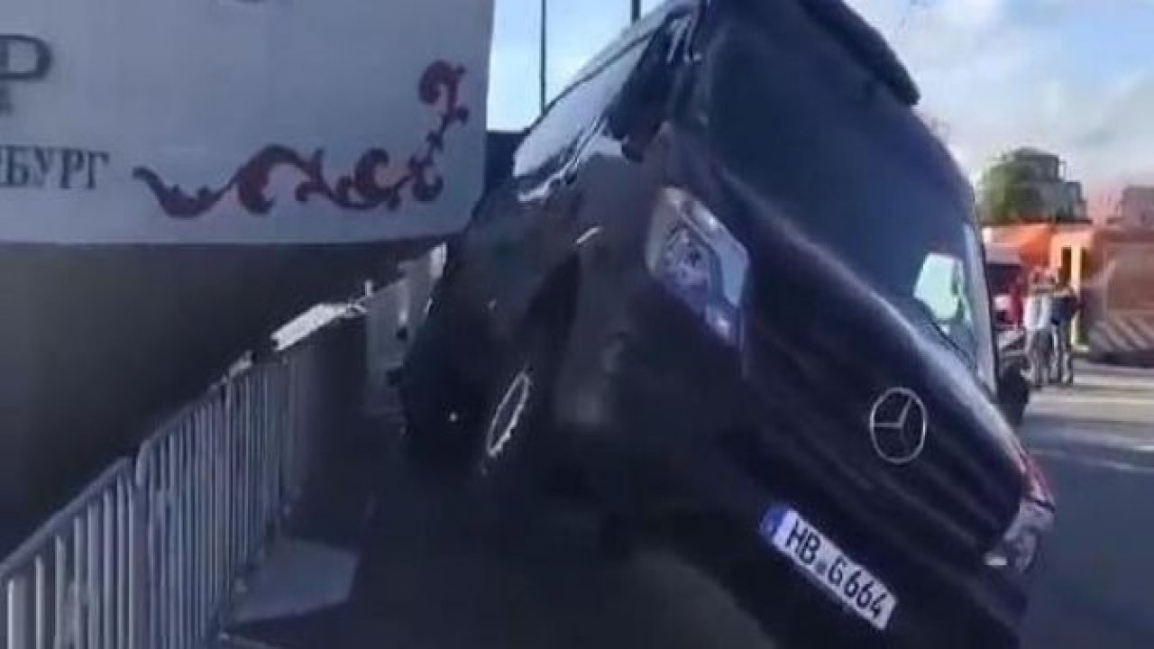 Almanya’da Rus teknesi minibüse çarptı