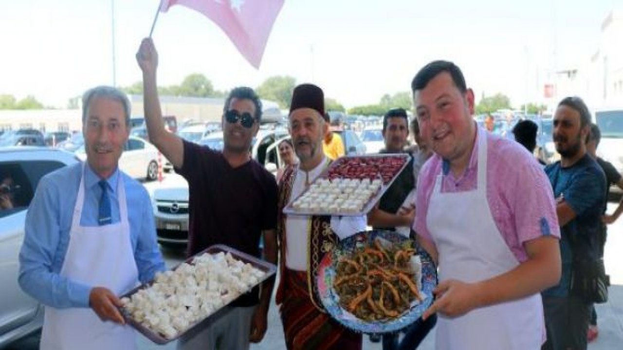 Kapıkule'de gurbetçilere sazlı sözlü karşılama