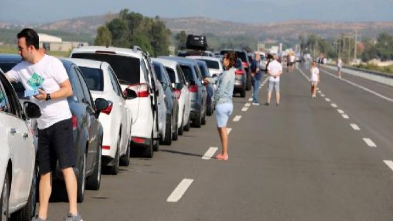 Gurbetçiler 5 saat kuyrukta bekledi