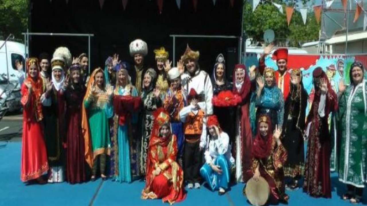 Nürnberg’de yapılan festivalde kına gecesi ve gelin alayı da canlandırıldı