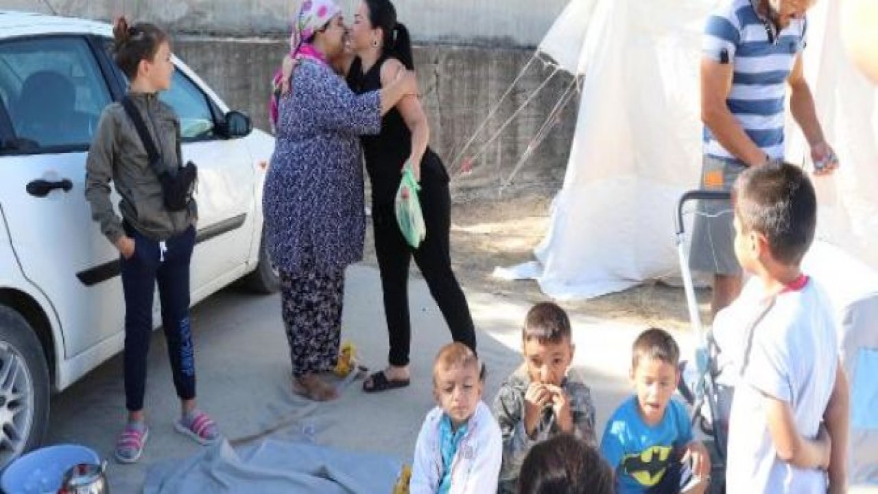 Gurbetçi aile, bayramı depremzedelerle geçirdi