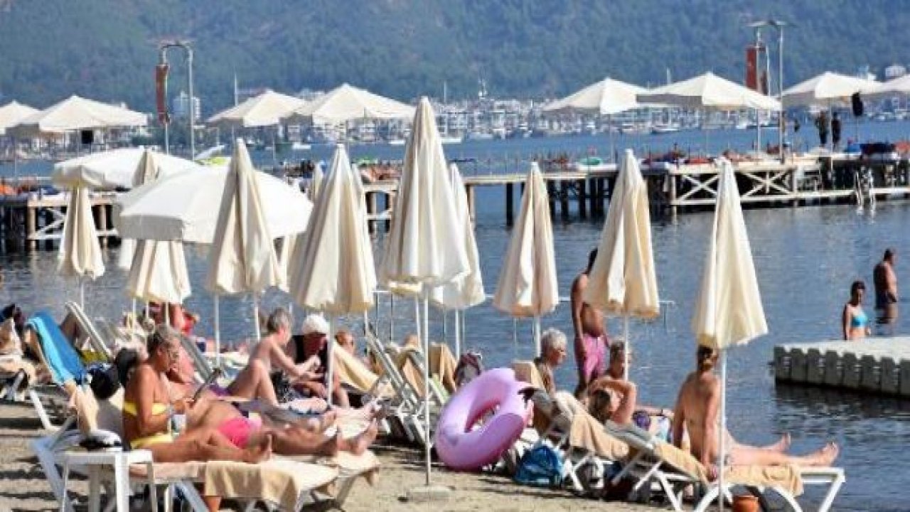 Gurbetçiler kasımda denizin tadını çıkarıyor