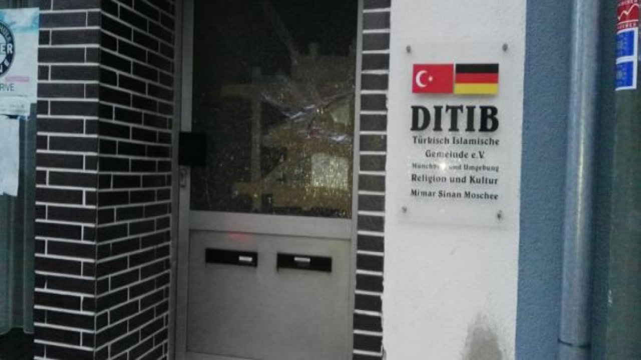 Almanya’da camiye saldırı