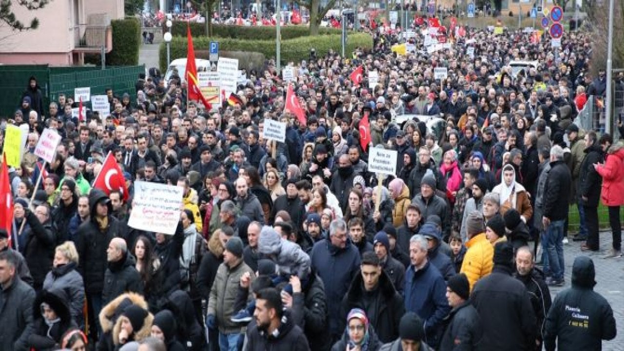 Hanau'da ırkçılık ve teröre karşı yürüyüş