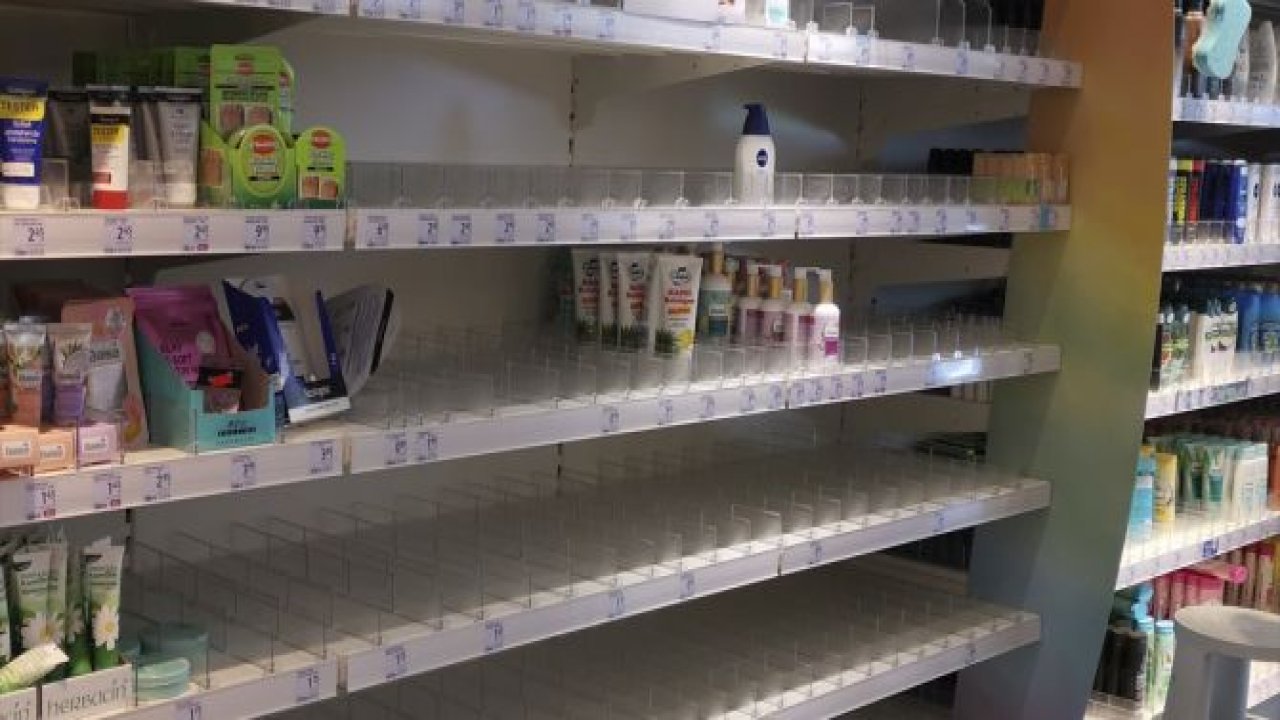 Almanya'da market rafları boşaldı