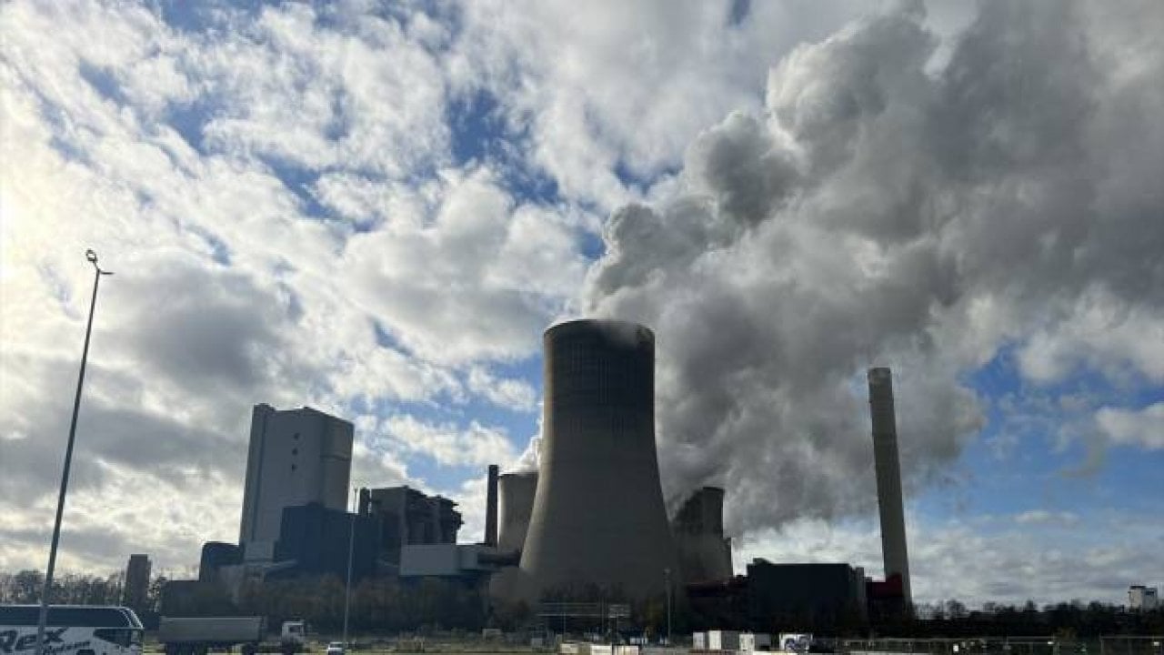 Almanya'daki Niederaussem Elektrik Santrali