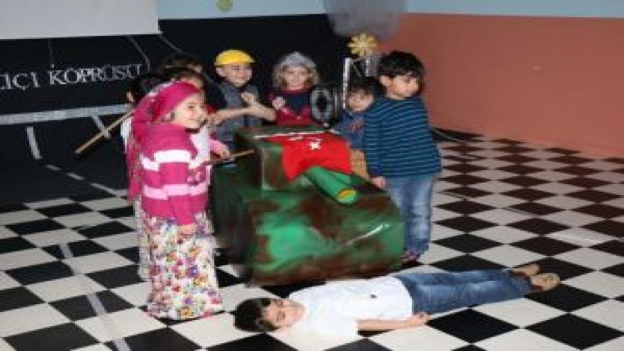 Anaokulunda darbe girişimi tiyatrosu