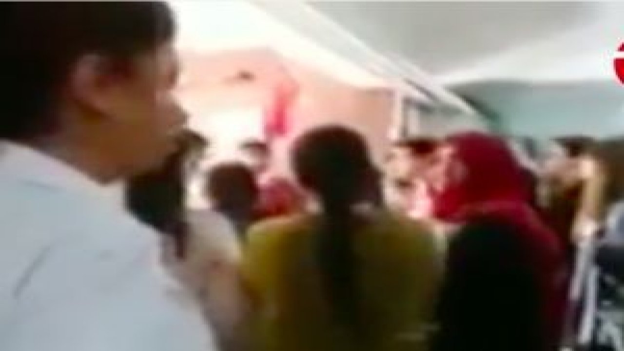 Öğrencileri zorla 'Evet' paneline götürdüler