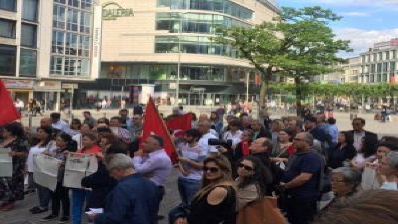 CHP'den Frankfurt'ta Sözcü protestosu
