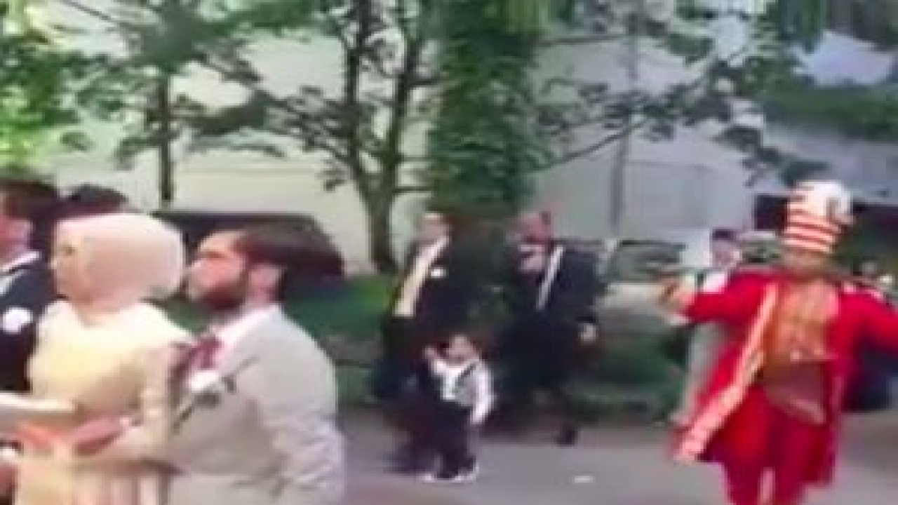 Hakan Çalhanoğlu, Almanya'da gelin almaya mehter takımıyla gitti