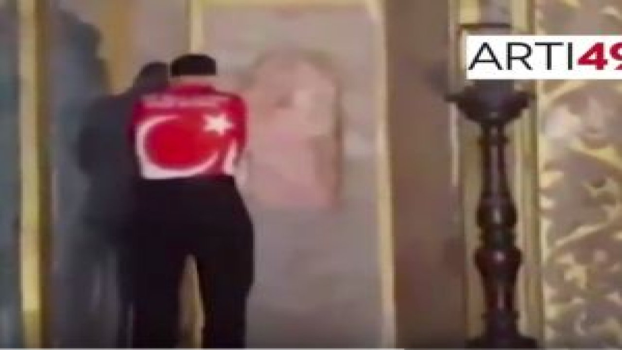 İsrail'i protesto için Ayasofya'da namaz kıldılar