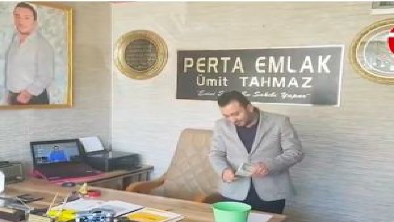 ABD'yi protesto etmek için dolar yaktı