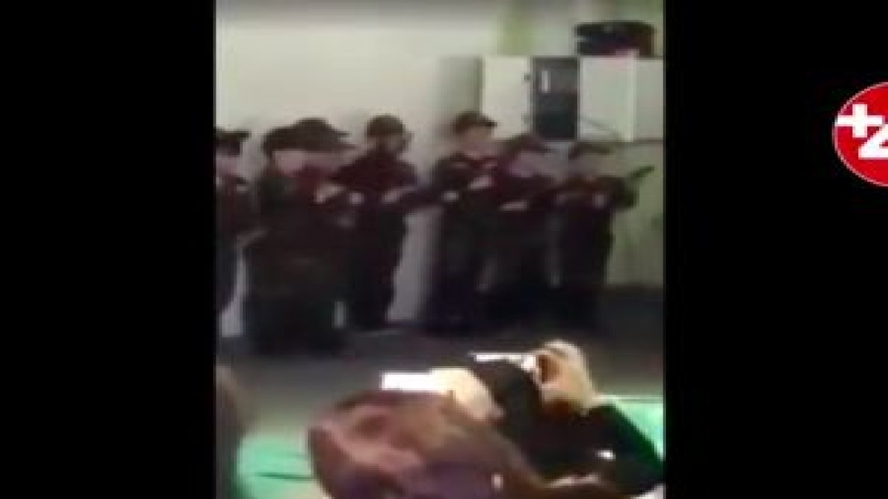 Almanya'da camide dombıralı, tüfekli anma