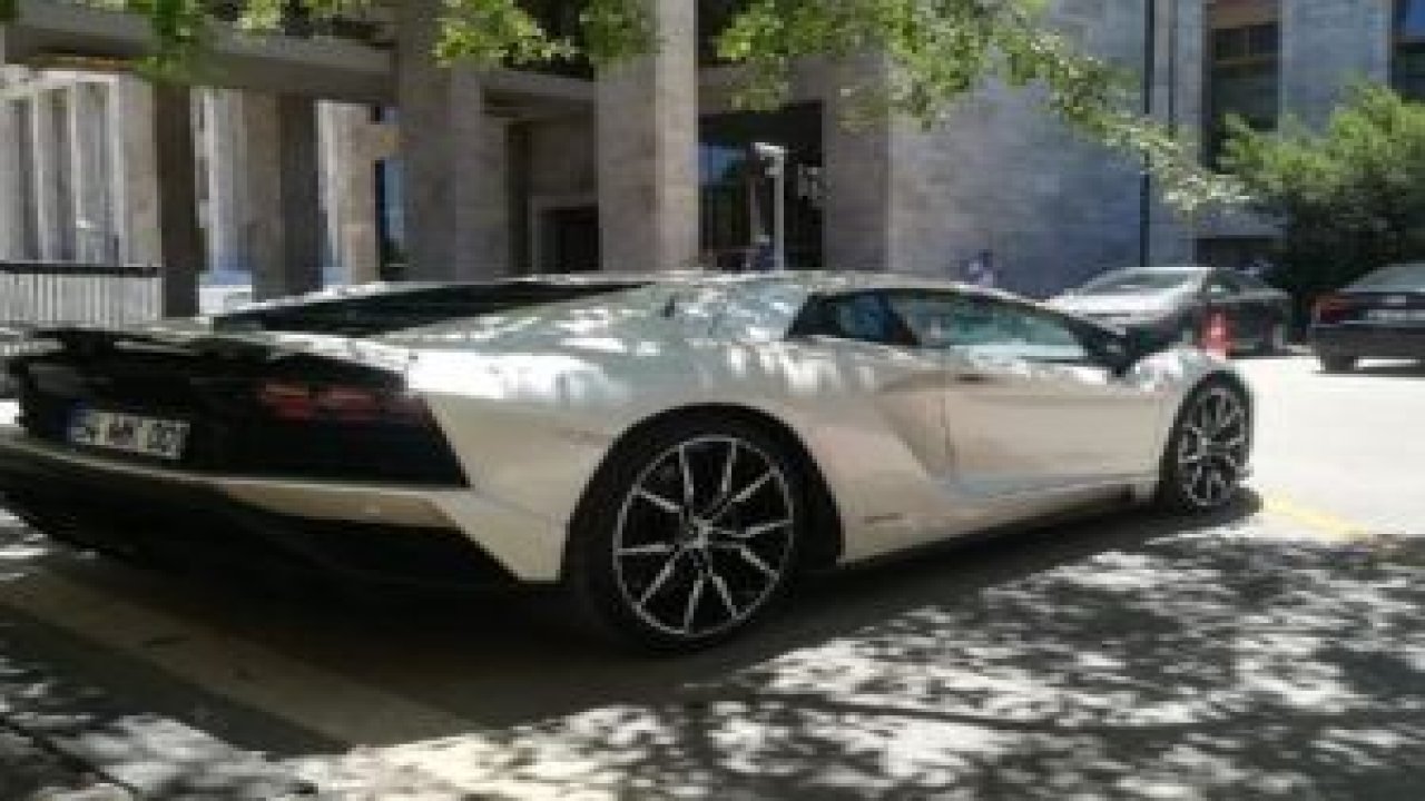 Sofuoğlu Meclis’e Lamborghini ile geldi