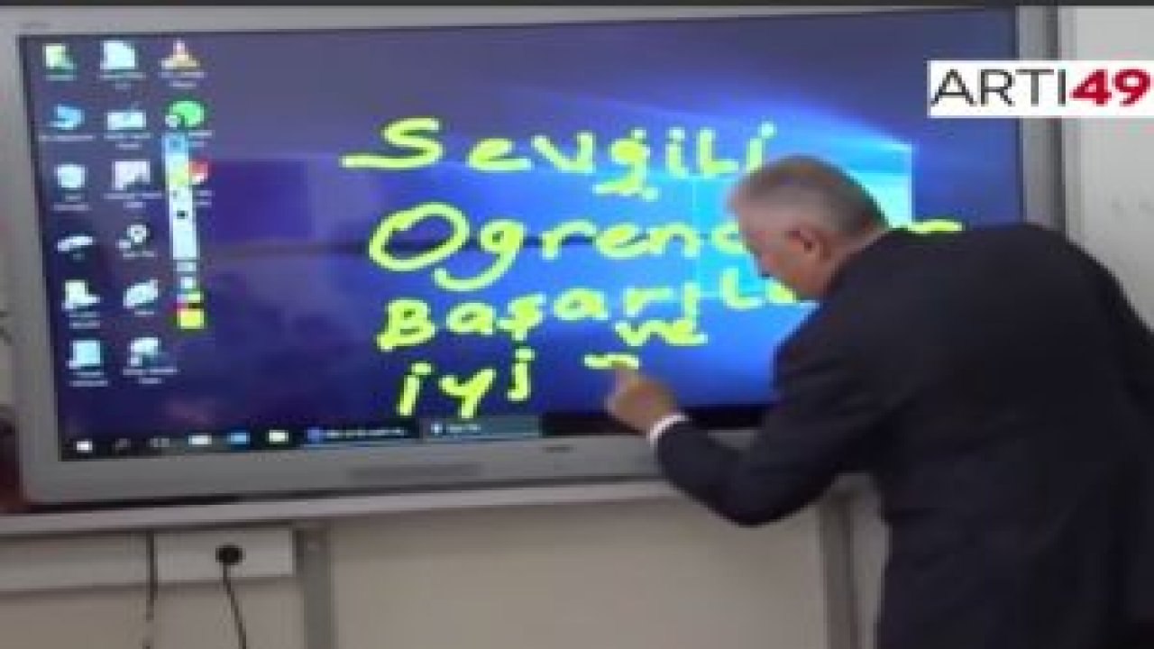 Binali Yıldırım ‘Ğ’ yazmayı öğrendi