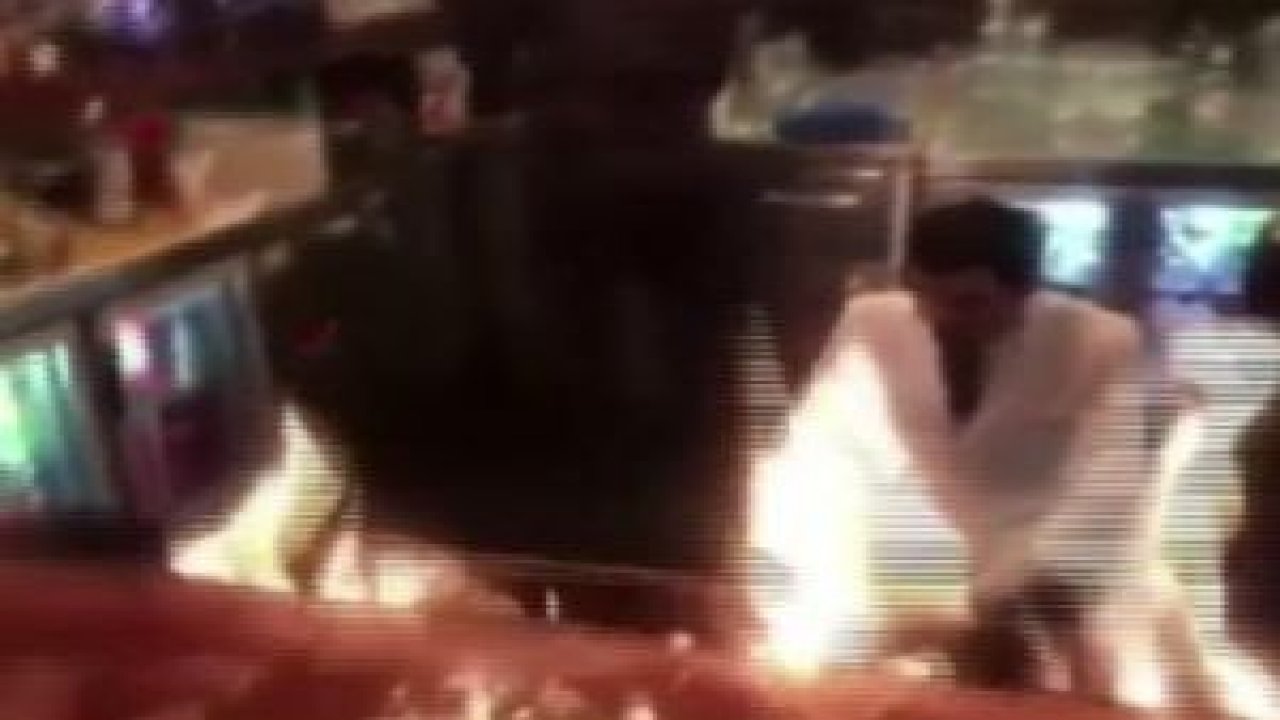 Nusret'te şov yaparken müşterileri yaktılar