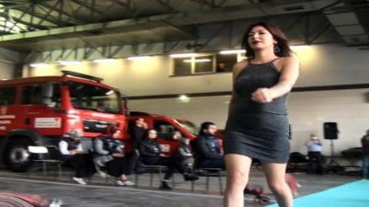 İtfaiyedeki defile başkanını görevden etti