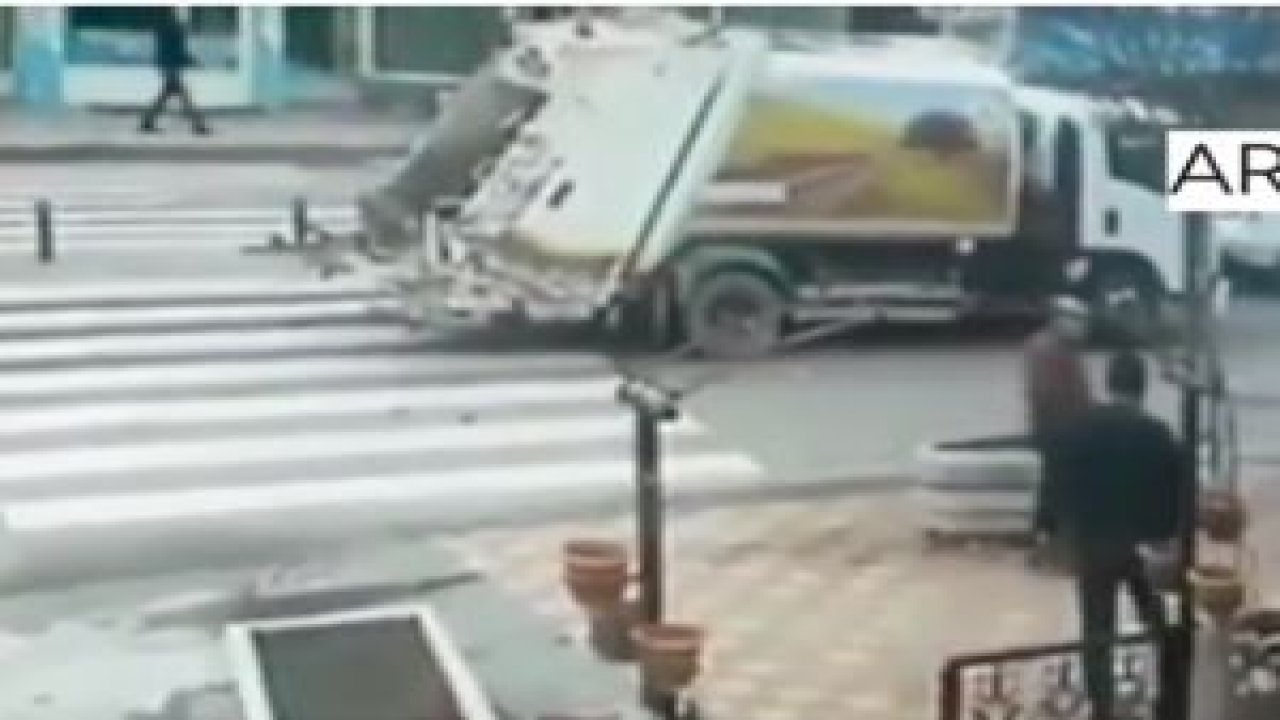 Yaya geçidinde kamyon çarptı