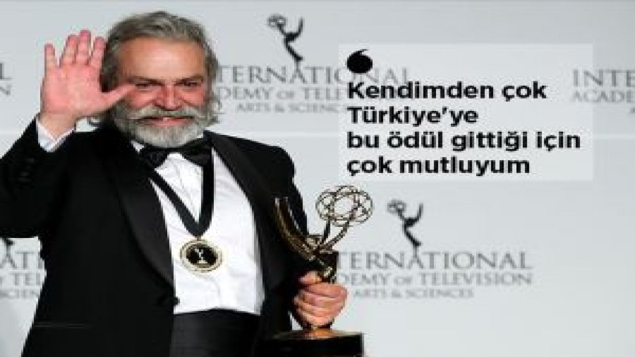 Haluk Bilginer, Emmy Ödülleri’nde En İyi Erkek Oyuncu seçildi