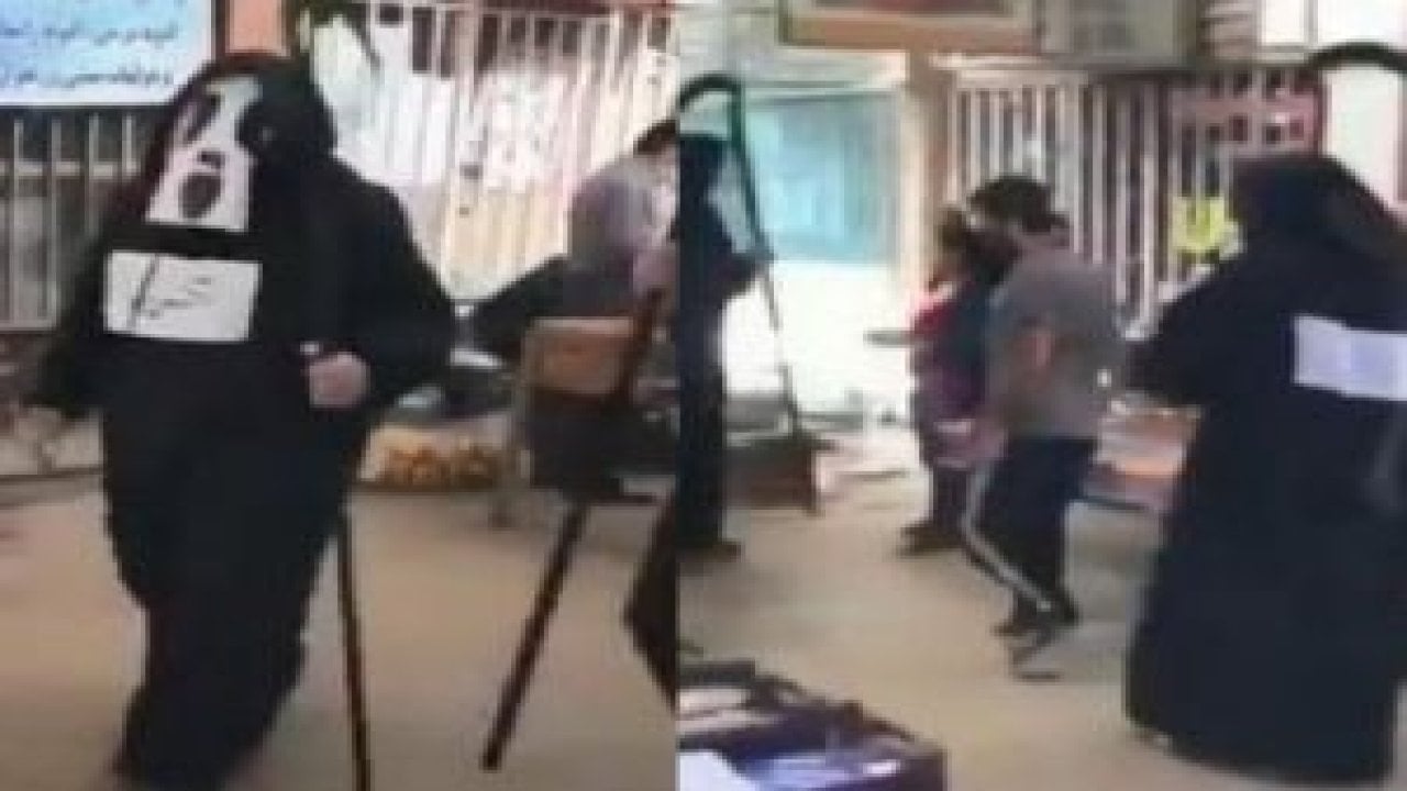 İran’da ‘Azrail’ kostümlü koronavirüs uyarısı