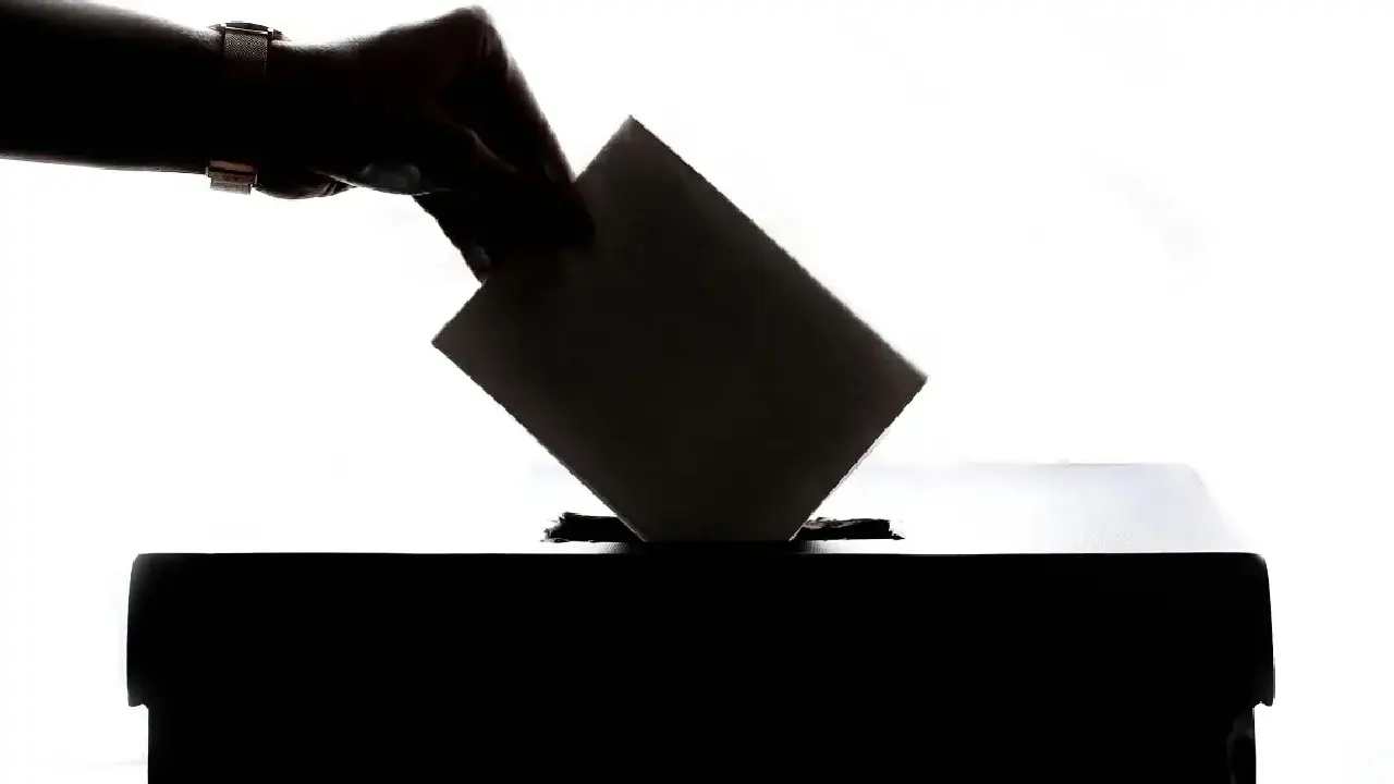 Yüzde 80 oyla seçilen Belediye Başkanı, Merz'e kızıp partisinden istifa etti