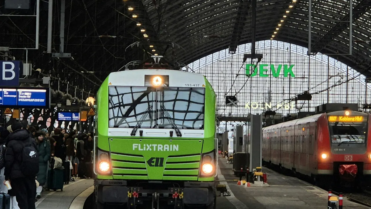 Berlin’de FlixTrain vagonu raydan çıkıp kaza yaptı