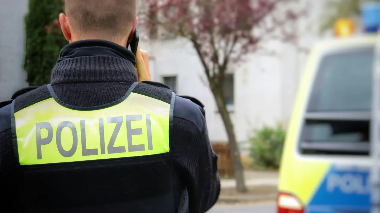Almanya'da polise büyük yetki: Telefonlar dinlenecek, konum takip edilecek