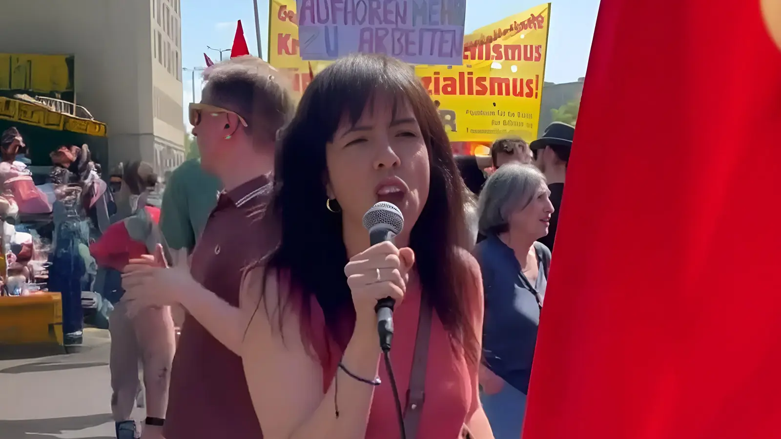 Berlin Sol Parti'nin adayı Elif Eralp oldu