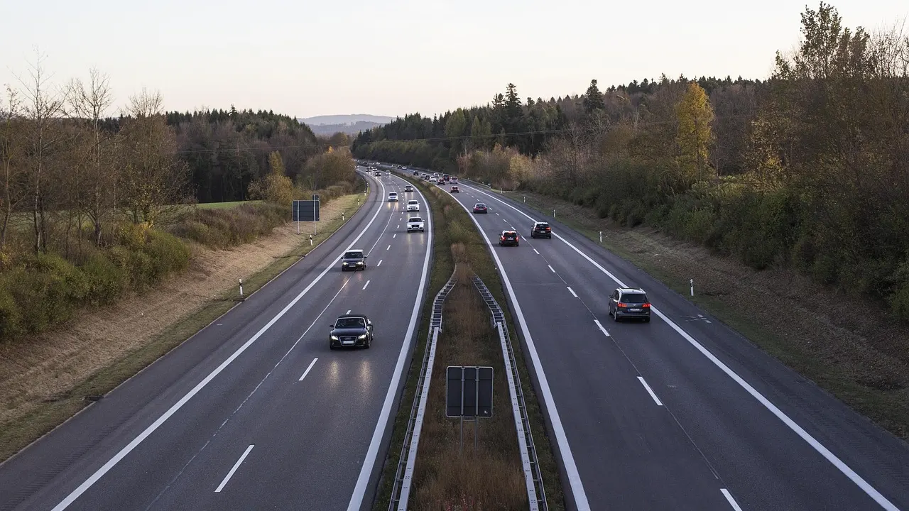 14 yaşındaki çocuk polisle kovalamacaya girdi, 150 km hızla kaçtı