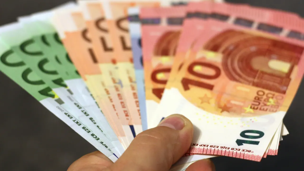 Almanya'da görevden uzaklaştırılan memur yıllarca maaş aldı: Tam 500 bin Euro!